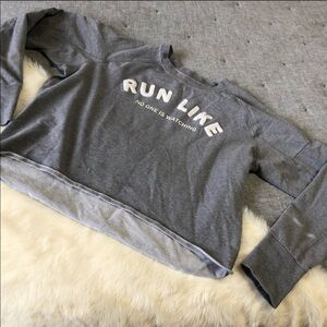 4/$15 SALE H&M sport run like no one is watching pullover XL cropped